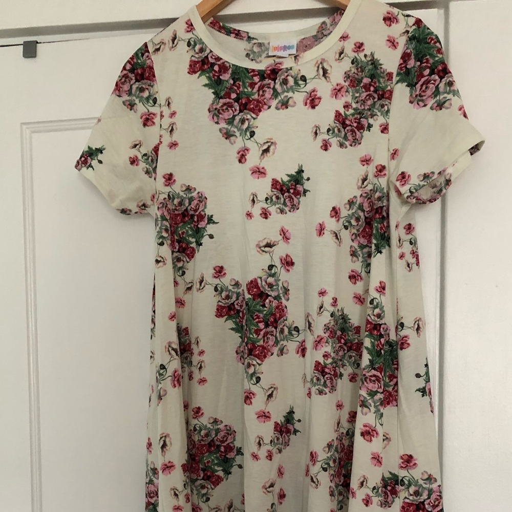 Lularoe Carly Roses Medium